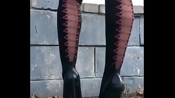 Mature legs in latex(Nogi dojrzalej)