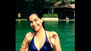 sonam kapoor bikini in the pool-boobsnice.blogspot.com