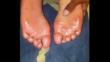 (Stinky feet) soft meaty soles of Nene getting splashed