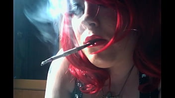 BBW British Mistress Tina Snua Dangles A Slim Cigarette In A Holder